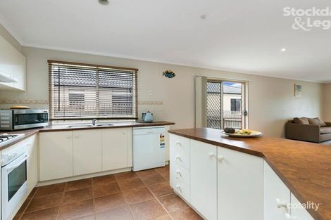 Property photo of 10 Sallybrook Circuit Narre Warren VIC 3805