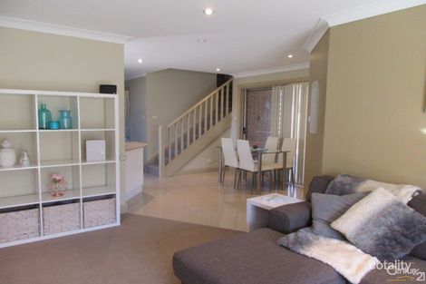 Property photo of 4/28 Calverton Crescent Belmont North NSW 2280