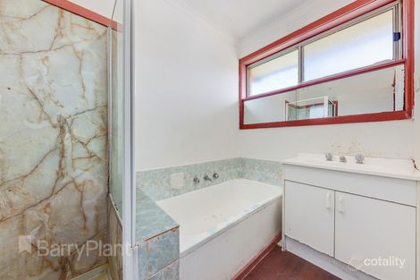 Property photo of 2/93 Mulhall Drive St Albans VIC 3021