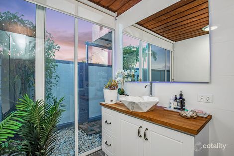 Property photo of 9 Lergessner Street Biggera Waters QLD 4216