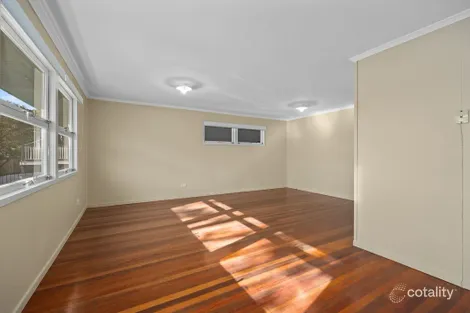 Property photo of 32 Flinders Drive Leichhardt QLD 4305