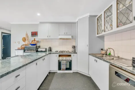 Property photo of 1 Benaud Close Meadow Heights VIC 3048