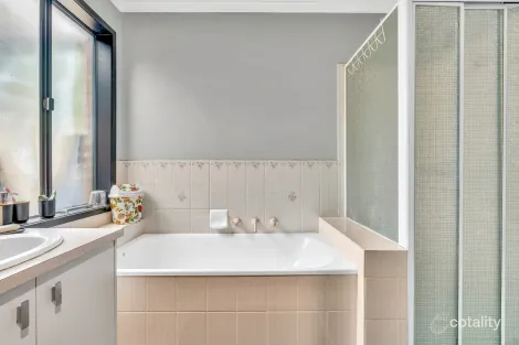 Property photo of 1 Benaud Close Meadow Heights VIC 3048