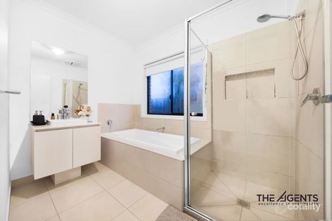Property photo of 25 Hartland Rise Cobblebank VIC 3338