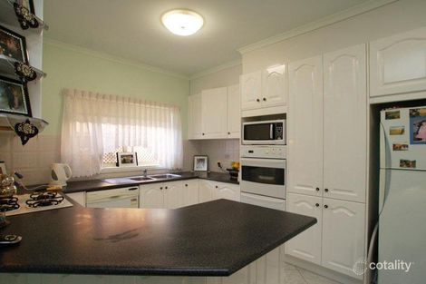 Property photo of 18 Golden Ash Court Meadow Heights VIC 3048