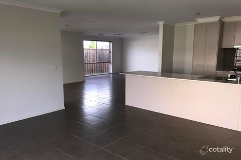 Property photo of 17 Serene Way Clyde North VIC 3978