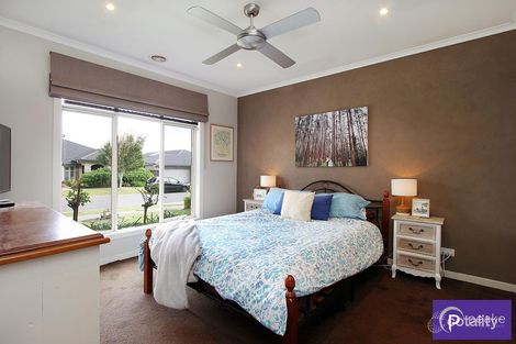 Property photo of 8 Hollyrood Drive Berwick VIC 3806