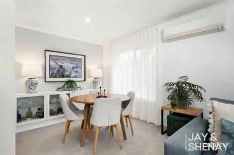 Property photo of 3 Irvine Close Endeavour Hills VIC 3802