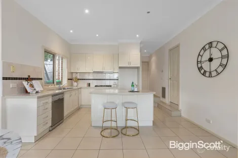Property photo of 1/1 Arnold Grove Doncaster VIC 3108