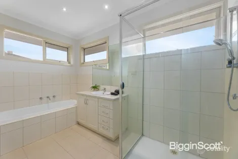 Property photo of 1/1 Arnold Grove Doncaster VIC 3108