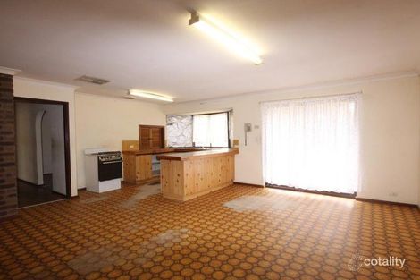 Property photo of 1 Knott Court Camillo WA 6111