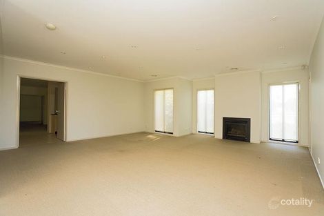 Property photo of 2 Thomas Carr Drive Tarneit VIC 3029