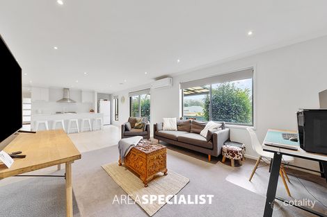 Property photo of 2 Allan Close Pakenham VIC 3810