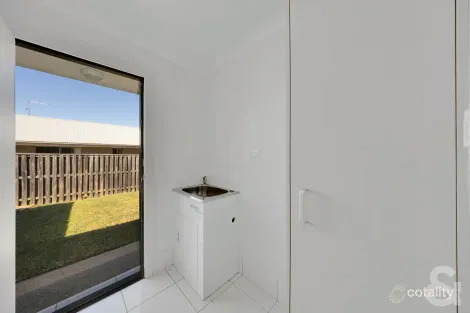 Property photo of 20 Cornforth Crescent Kirkwood QLD 4680