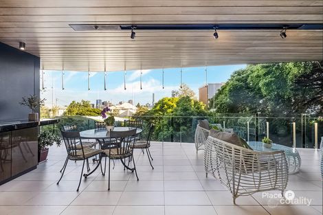 Property photo of 2/180 Dornoch Terrace Highgate Hill QLD 4101