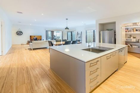 Property photo of 5 Homebush Avenue Cranbourne East VIC 3977