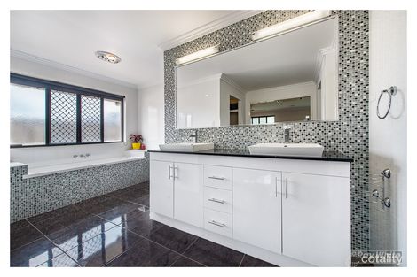 Property photo of 3 Argyle Avenue Rockyview QLD 4701