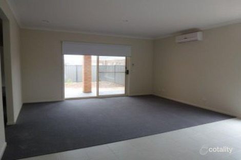 Property photo of 14 Viewside Crescent Craigieburn VIC 3064