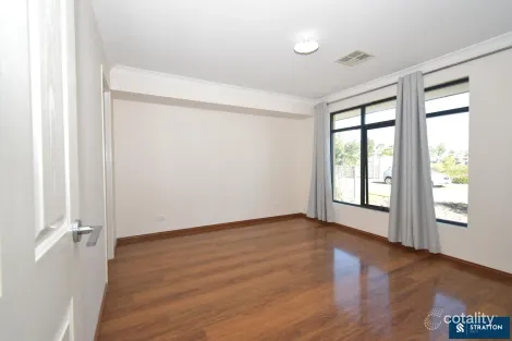 Property photo of 32 Apatite Street Treeby WA 6164