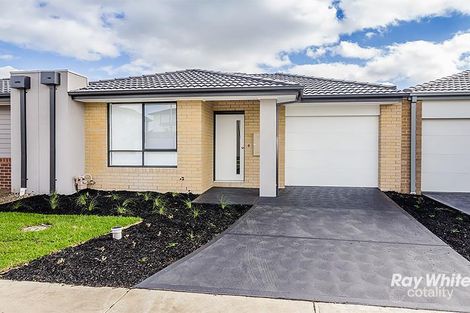 6 Portrait Pl, Clyde North, VIC 3978