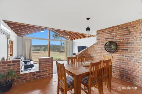 Property photo of 16 Highlands Road Armidale NSW 2350