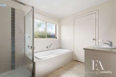 Property photo of 16 Bellagio Court Whittington VIC 3219