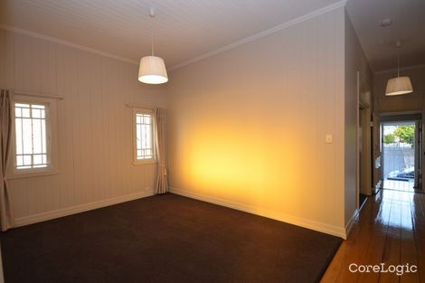 Property photo of 33 Rosina Street Kangaroo Point QLD 4169