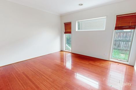 Property photo of 12 White Gum Way Cranbourne North VIC 3977