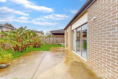 Property photo of 12 White Gum Way Cranbourne North VIC 3977