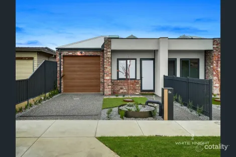 8B PROTEA CRES, ST ALBANS, VIC 3021