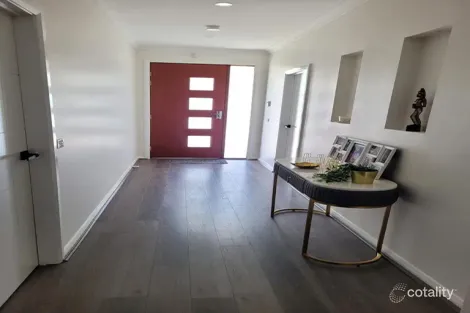 Property photo of 8 Hixon Way Mickleham VIC 3064