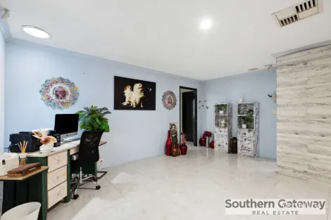 Property photo of 18 Campden Loop Parmelia WA 6167
