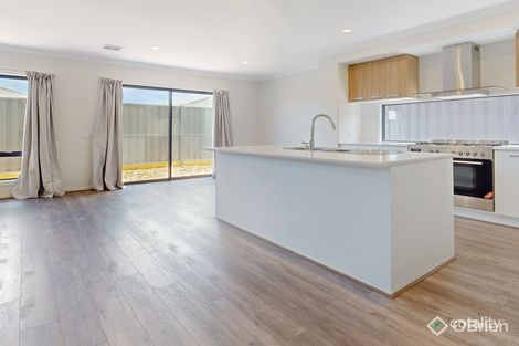 13 Clelland Way, Clyde North, VIC 3978