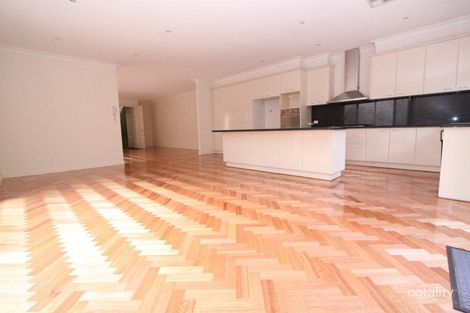 15 Dean Ave, St Kilda East, VIC 3183