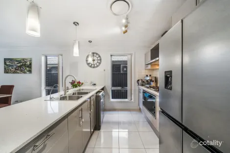 Property photo of 13 Split Close Prestons NSW 2170
