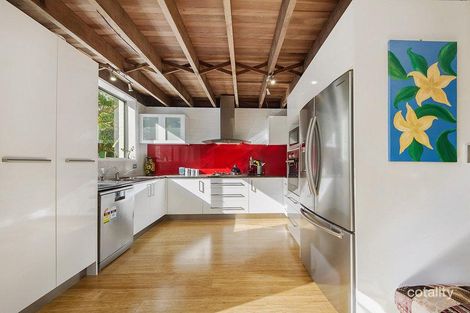 16 Petersen Ave, Southport, QLD 4215