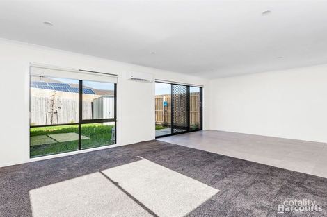 Property photo of 21 Lavit Lane Pakenham VIC 3810