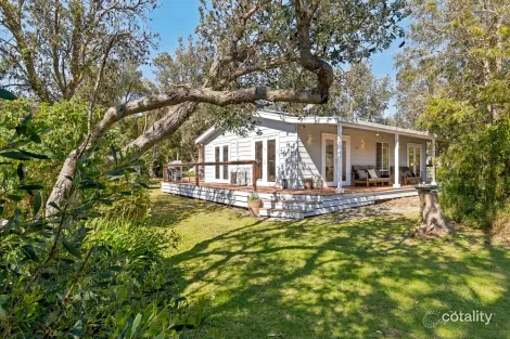 Property photo of 11 Macassar Crescent The Honeysuckles VIC 3851