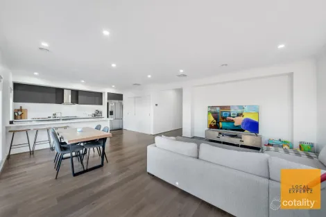 Property photo of 8 Erin Drive Fraser Rise VIC 3336