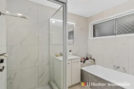 Property photo of 1/194 Whiting Street Labrador QLD 4215