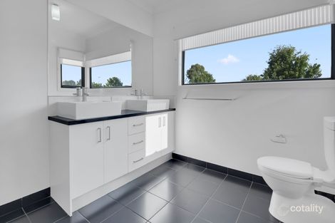Property photo of 8 Grattan Cove Craigieburn VIC 3064