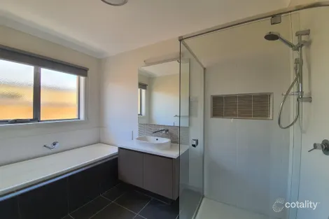 Property photo of 30 Loxley Circuit Westmeadows VIC 3049
