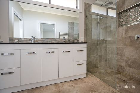 Property photo of 9 Burgundy Way North Tamworth NSW 2340
