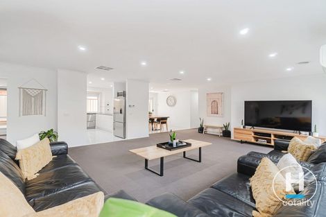 Property photo of 39 Stainsby Crescent Roxburgh Park VIC 3064