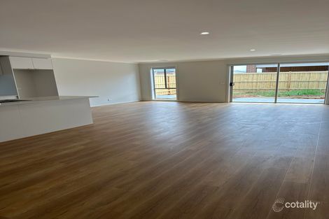 Property photo of 15 Unison Circuit Strathtulloh VIC 3338