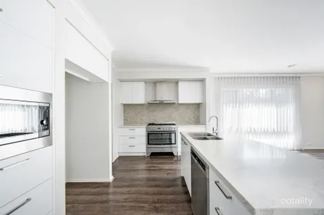 Property photo of 12 Hallowglen Drive Wollert VIC 3750