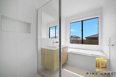 Property photo of 16 Herbage Drive Tarneit VIC 3029