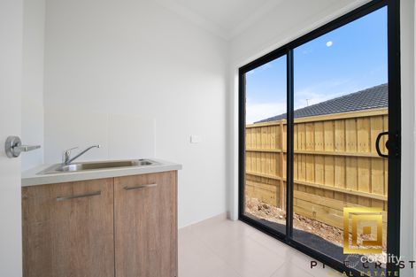 Property photo of 16 Herbage Drive Tarneit VIC 3029