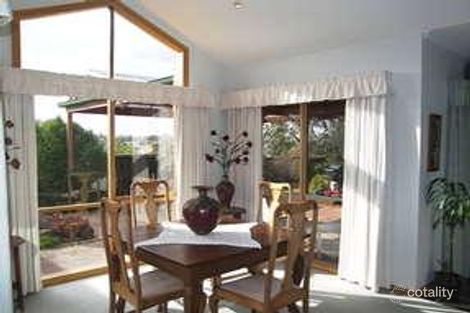 Property photo of 2 Highfielde Avenue Berwick VIC 3806