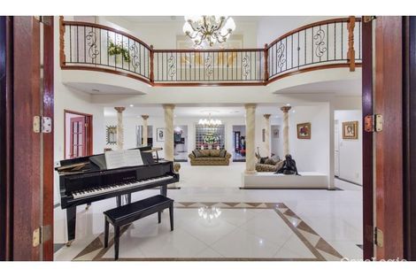 Property photo of 20 West River Links Boulevard Helensvale QLD 4212